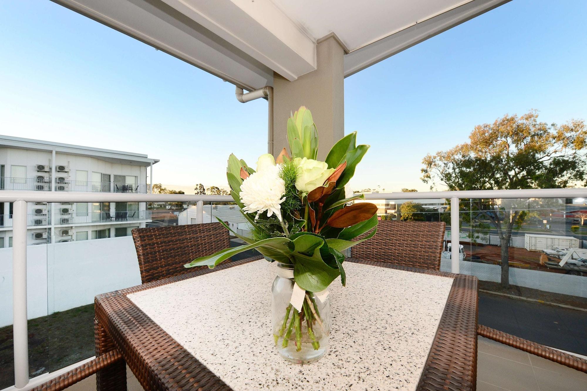 Oaks Moranbah Suites Exterior photo
